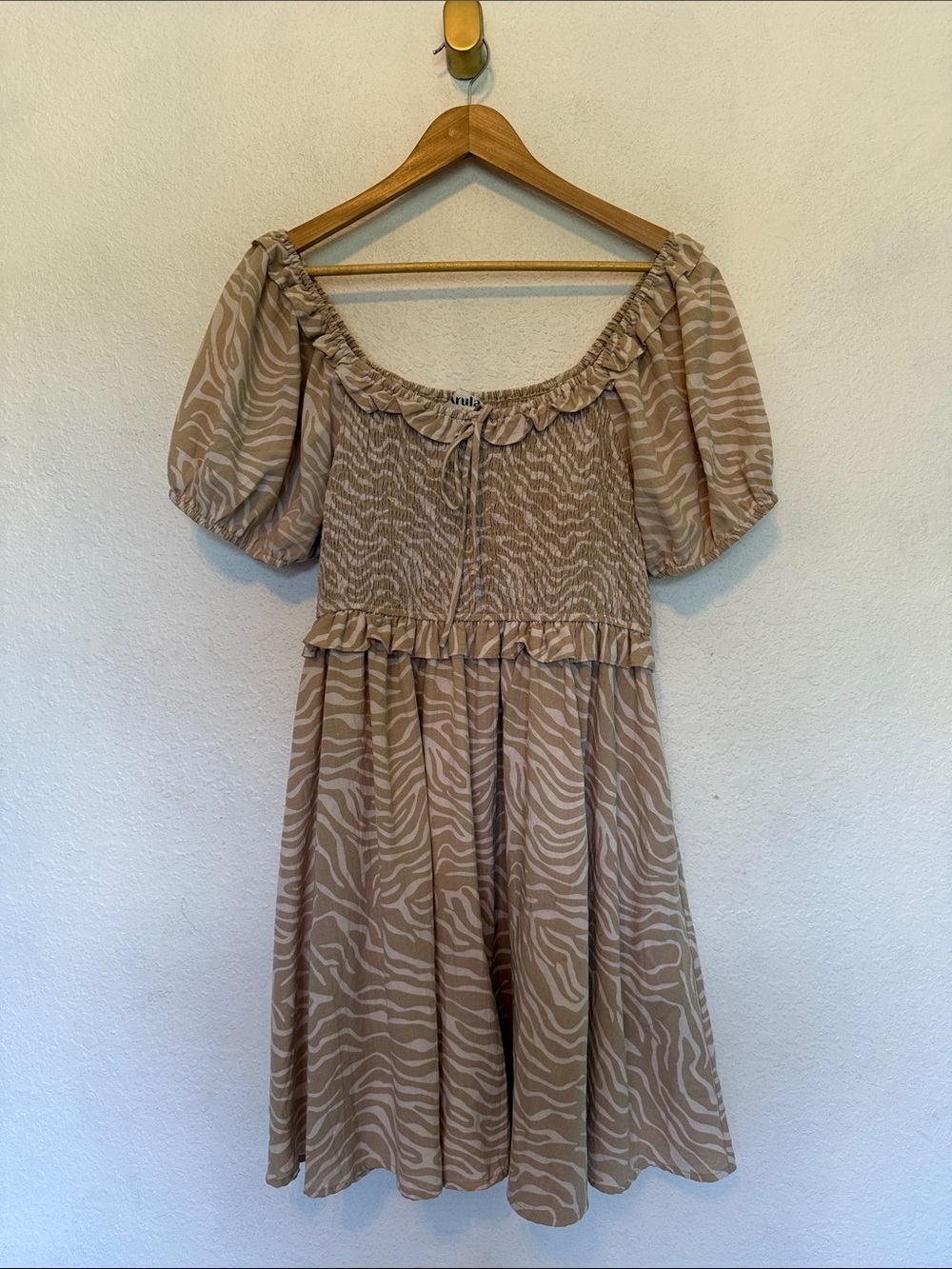 Perfect like new ARULA Zebra Print Smocked puff sleeve dress XL